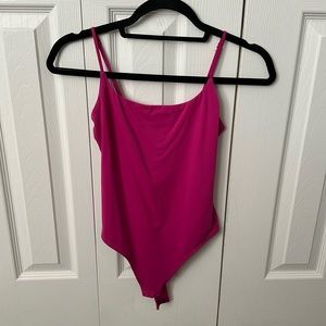 Aritzia Babaton Contour Bodysuit Size Small in Magenta